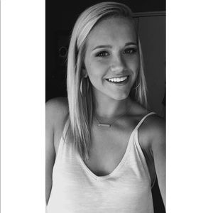 Meet your Posher, Alexis